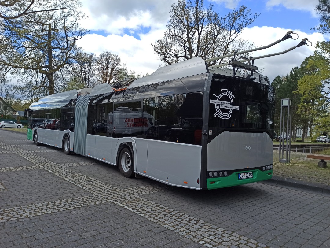 Gelenkobus Nr. 052 vom polnischen Typ Solaris Trollino 18 Kiepe IMC